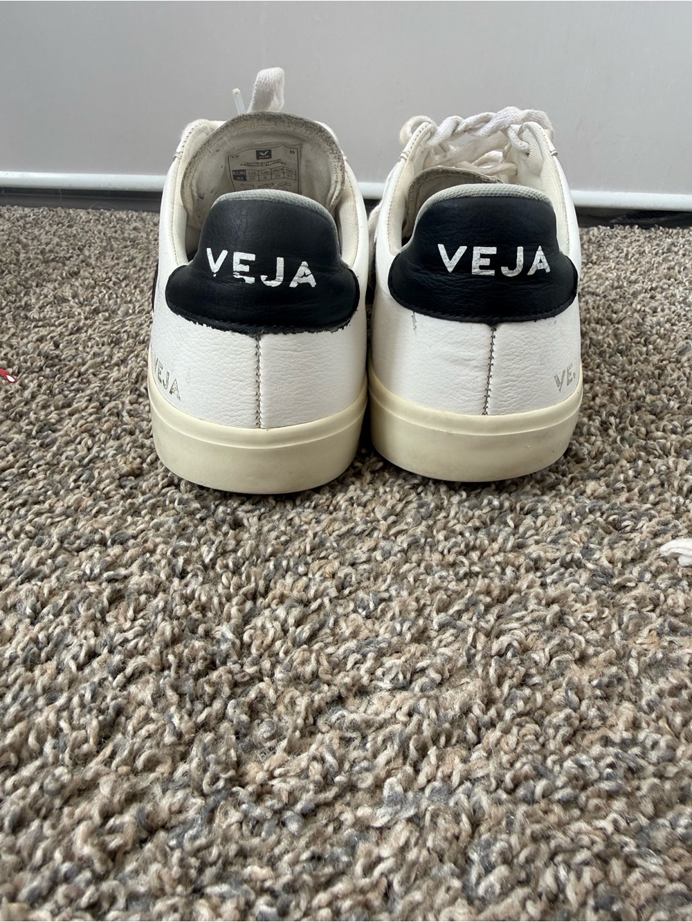 Veja Men’s White Leather Sneakers with Black V Logo - Picture 4 of 6
